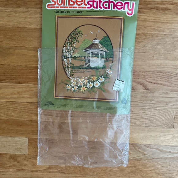 Vintage Sunset Stitchery Crewel Kit Summer In The Park 1979 - Picture 7 of 15